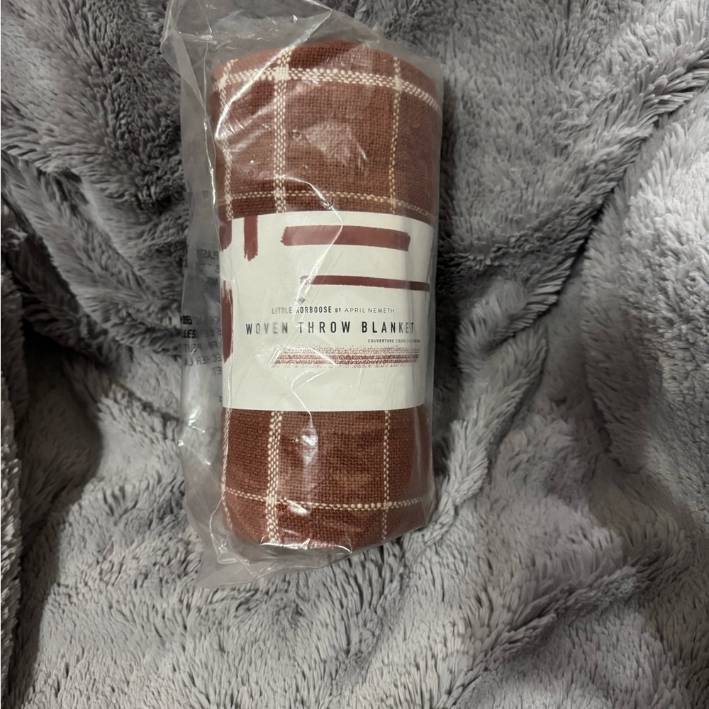 Cozy Brown Plush Blanket for Ultimate Comfort